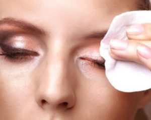 طریقه مصرف آرایش پاک کن